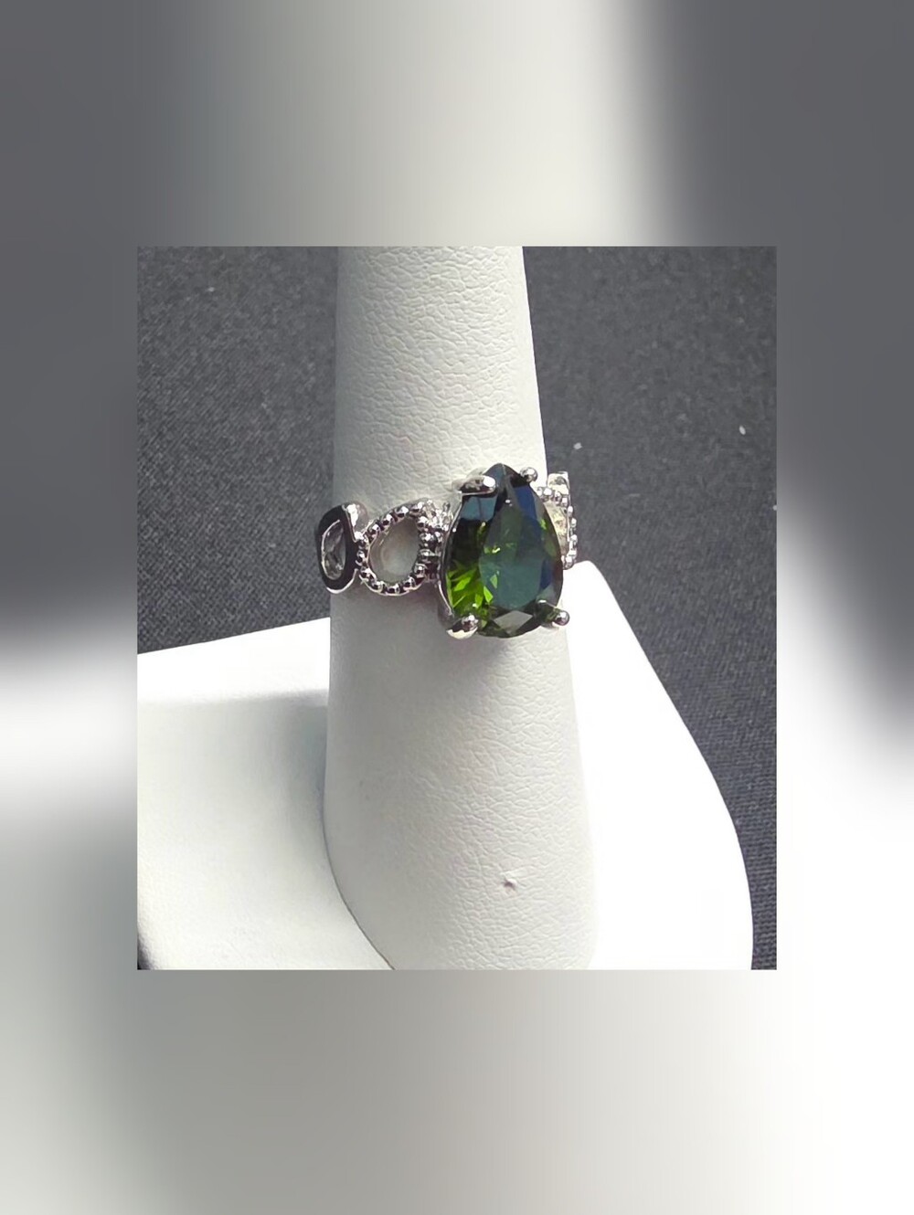 Size 7 Swarovski Crystal Green Pear Cut Silver Tone Statement Ring